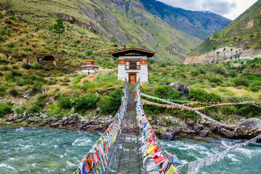 shutterstock 667317535 bhutan bridge