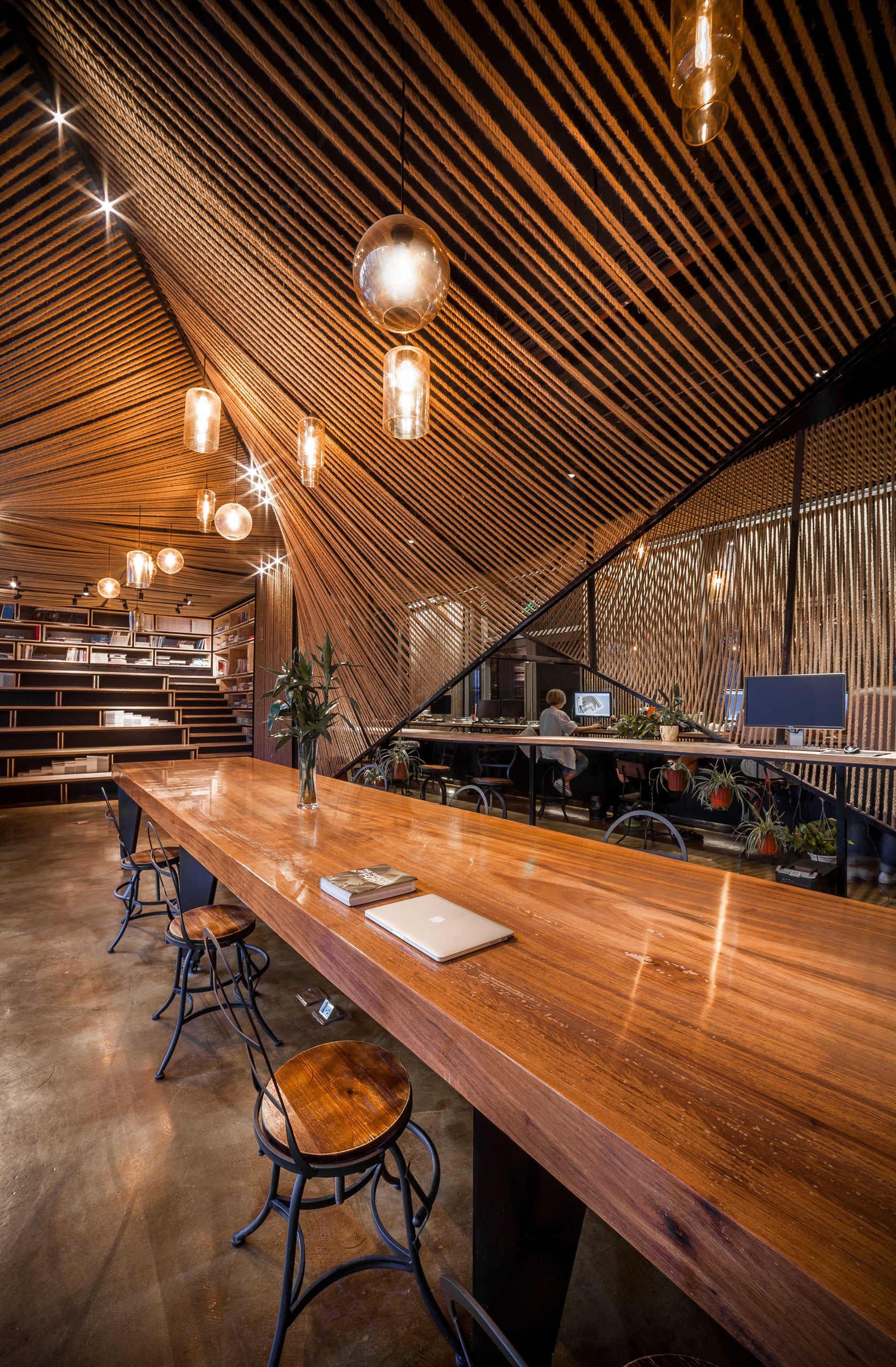 idesign chang can nhieu chi phi working space van dep nho tan dung vat lieu thien nhien 2
