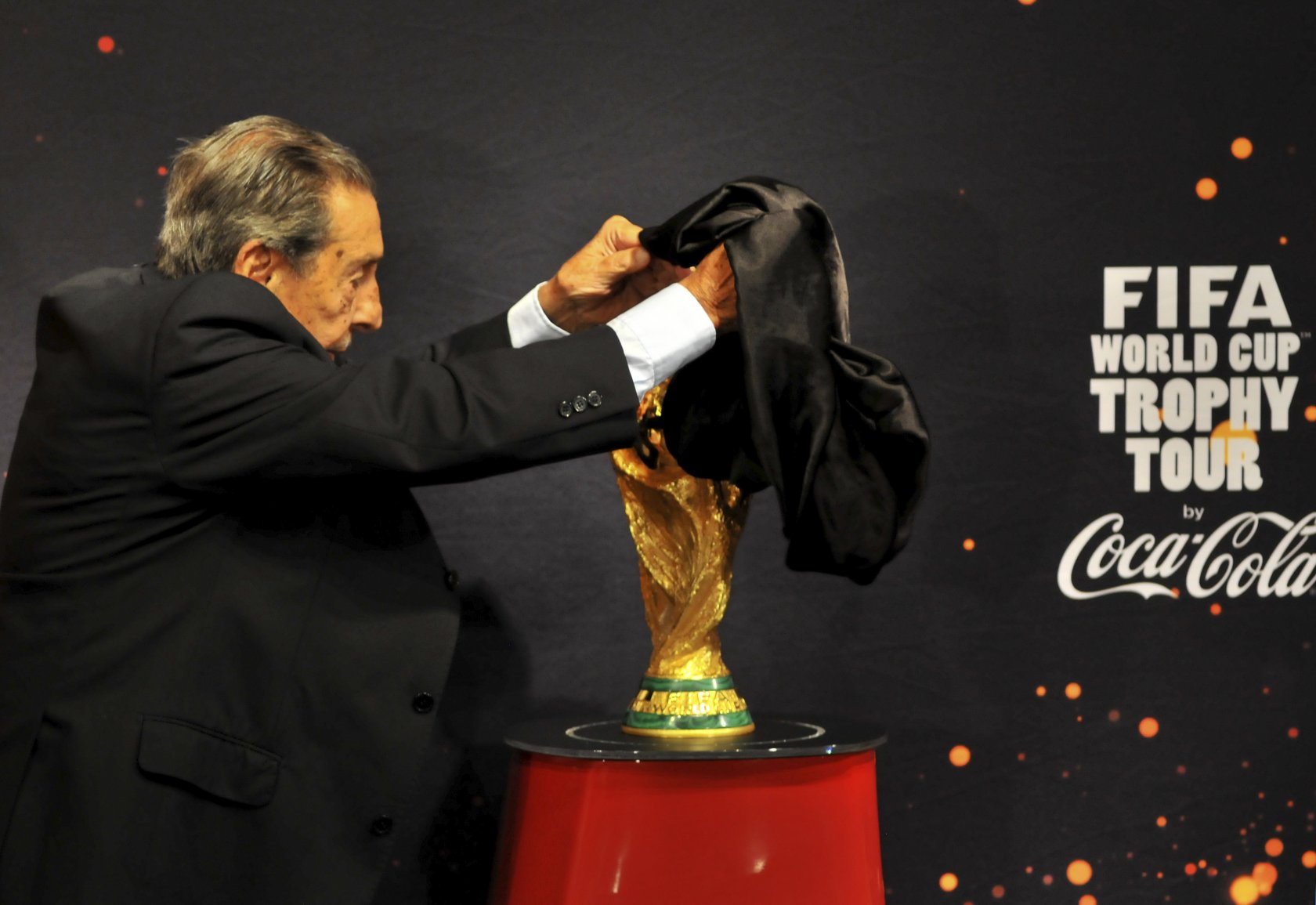 id toan canh ve chiec cup vang danh gia cua fifa world cup 7