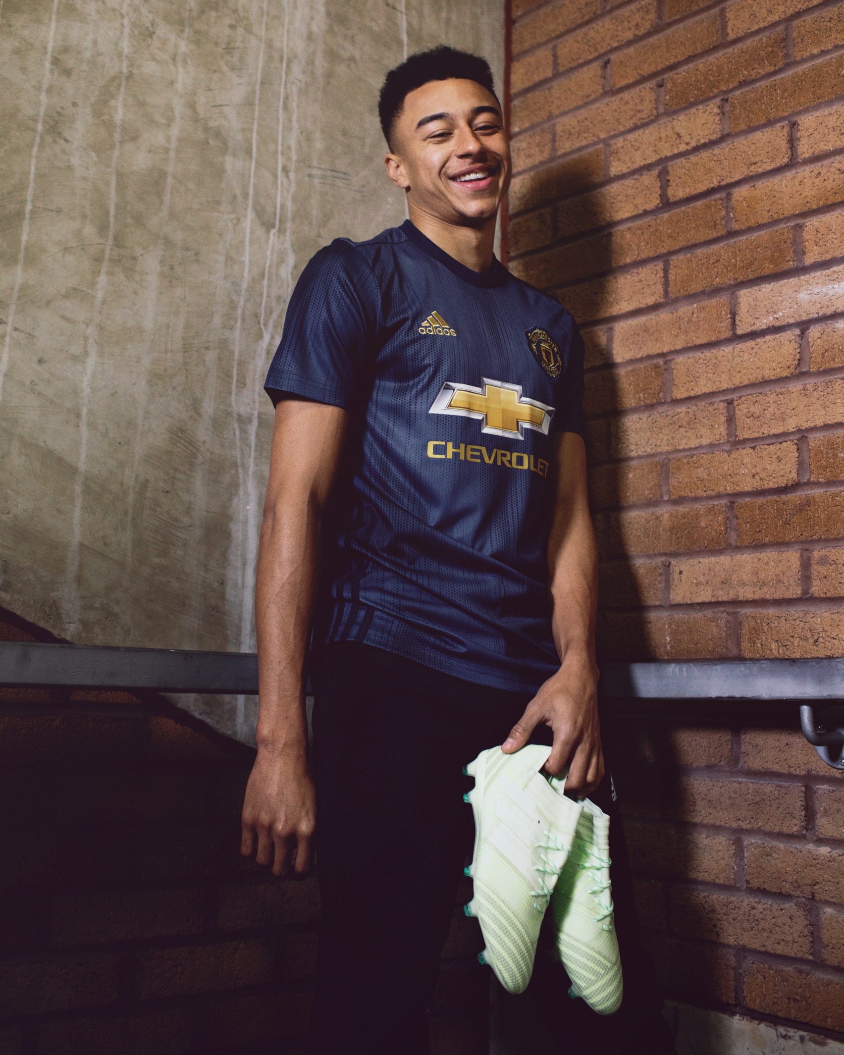 idesign adidas ra mat bo dong phuc manchester united lam tu rac nhua dai duong 2