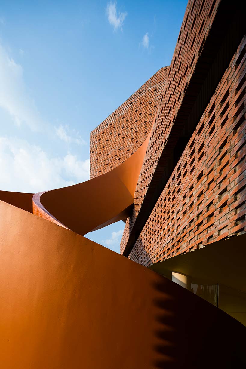 idesign chuon chuon kim 2 05