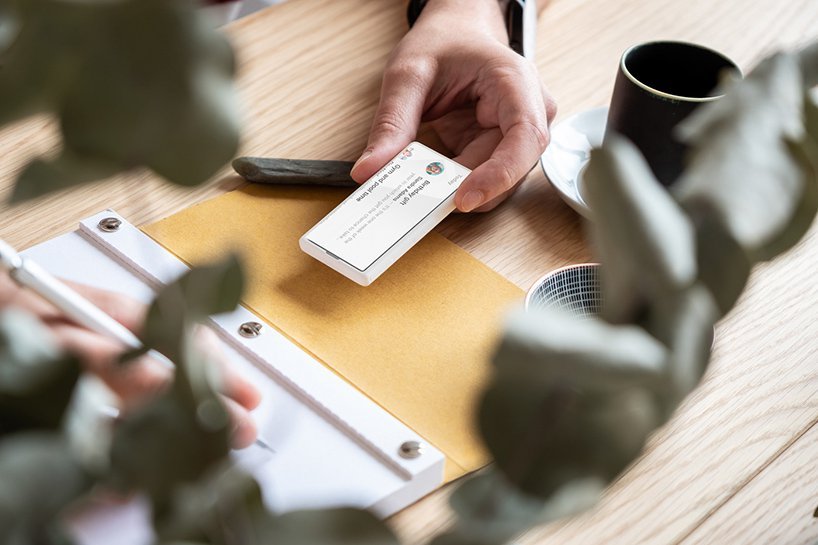 idesign minima chiec smart phone thu nho dem lai loi ich khong lo 2