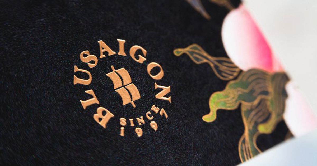 BLUSaigon - Những chiếc cúc áo xà cừ đến từ « Hòn ngọc viễn Đông »