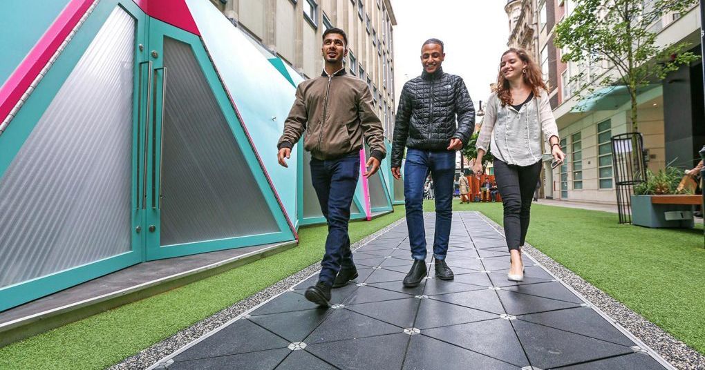Bạn sẽ tạo ra điện nếu đi bộ tại London