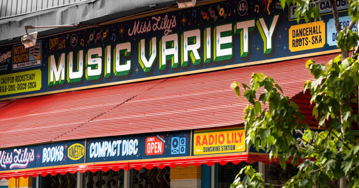 Những biển hiệu vẽ tay tuyệt vời của trạm radio Miss Lily's