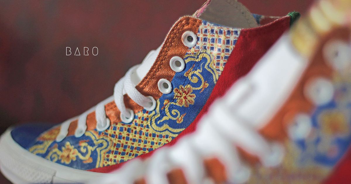 Bạn đã từng thấy đôi Converse với hoạ tiết cung đình thời Nguyễn?