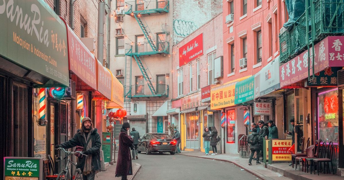 Dạo quanh khu phố Tàu ở New York giữa sương sớm