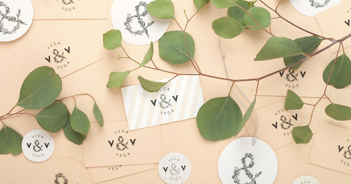 Bộ nhận diện của studio hoa Vega & Vega thể hiện bàn tay tài hoa của nghệ sĩ