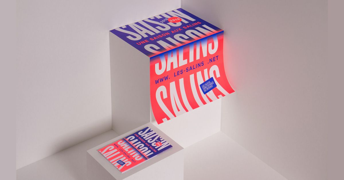Gradient và hiệu ứng phản chiếu hút mắt trong thiết kế poster nhà hát