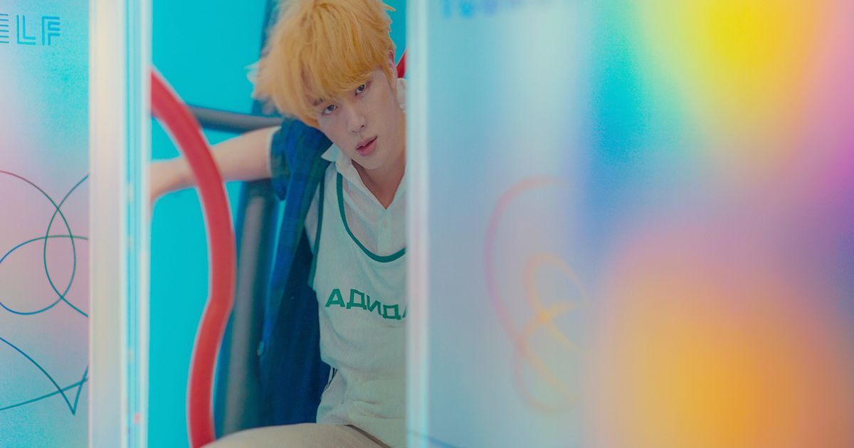 "LOVE YOURSELF" - Photobook kỷ niệm những hình ảnh đáng nhớ của nhóm nhạc BTS