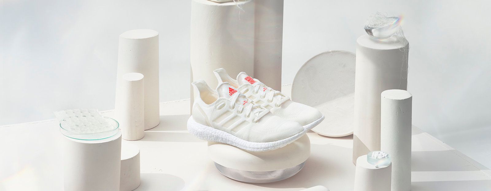 adidas tung chiến lược sản xuất không-rác-thải với sneaker làm từ nhựa tái chế