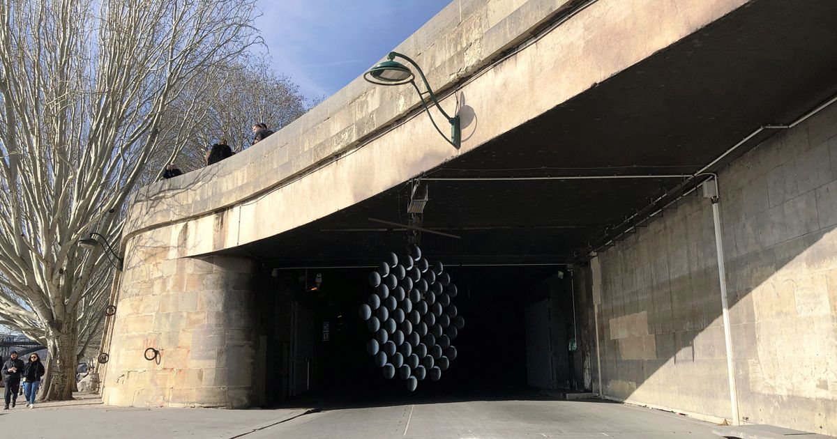 Ngắm nhìn Paris mới mẻ qua những mặt kính cầu lồi