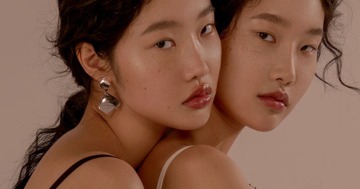 Vẻ nữ tính đương đại của cặp song sinh qua ống kính của Hea Lin Kwon