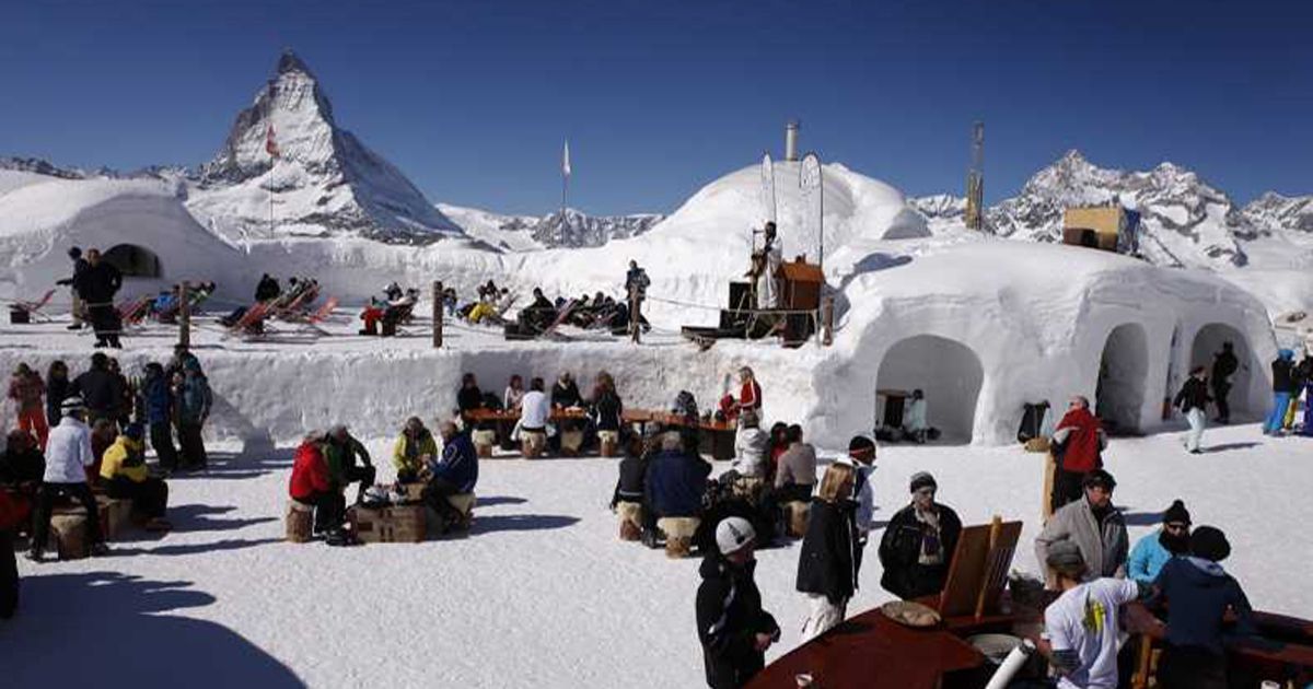 Ngôi làng Iglu-Dorf tại dãy Apls với những ngôi nhà igloo cho khách du lịch