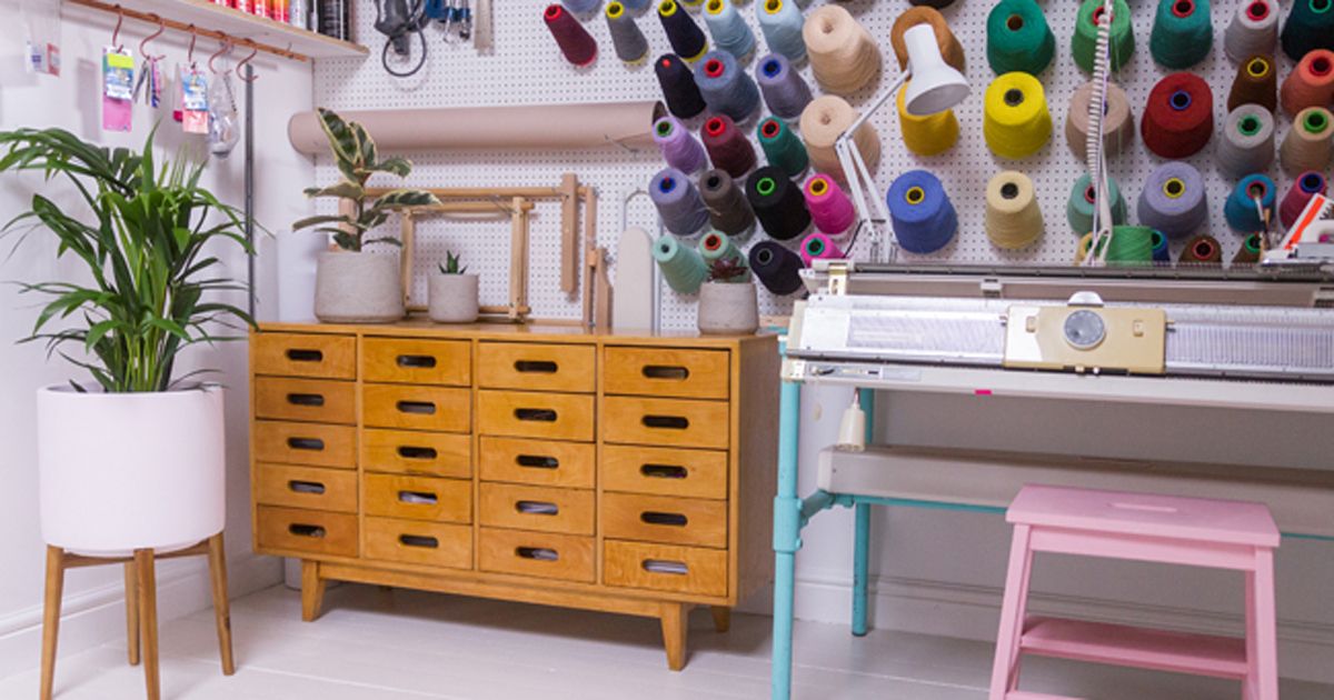 Thăm thú studio thêu DIY gọn gàng và tiện dụng của Jessica Dance