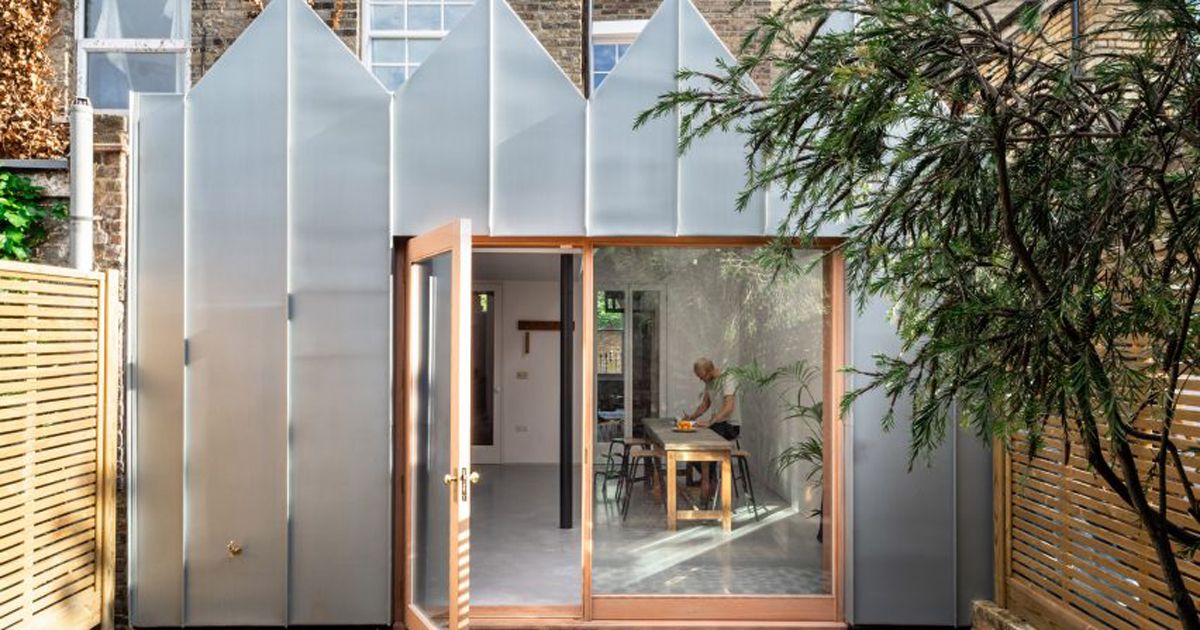 Căn nhà mái nhấp nhô sống động ánh sáng tại Albion Terrace ở London