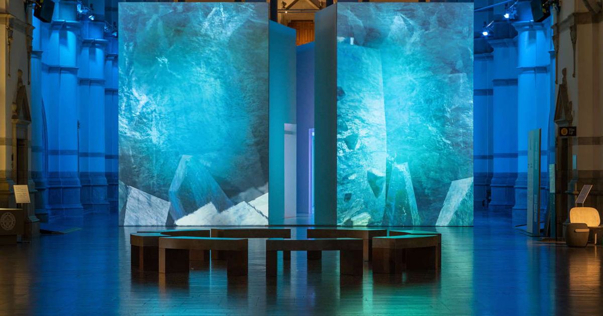 While the Ice Is Melting: Triển lãm phản ánh cuộc sống vùng cực trước tác động của biến đổi khí hậu