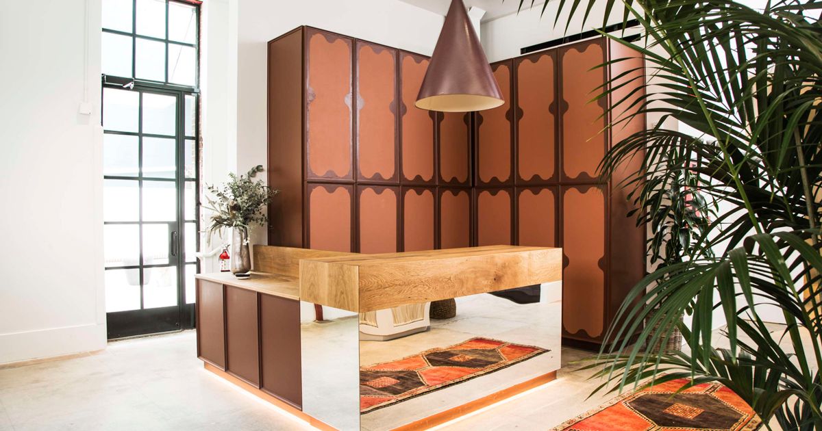 'Bịa' ra câu chuyện ẩn để tạo tính cách và tu sửa trạm chữa cháy 100 năm thành khách sạn thời thượng