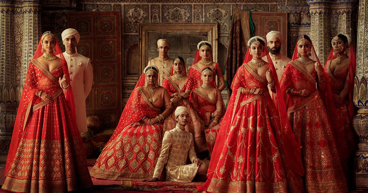 SABYASACHI tôn vinh sự tinh tế của trang phục truyền thống Ấn Độ trong bối cảnh hiện đại