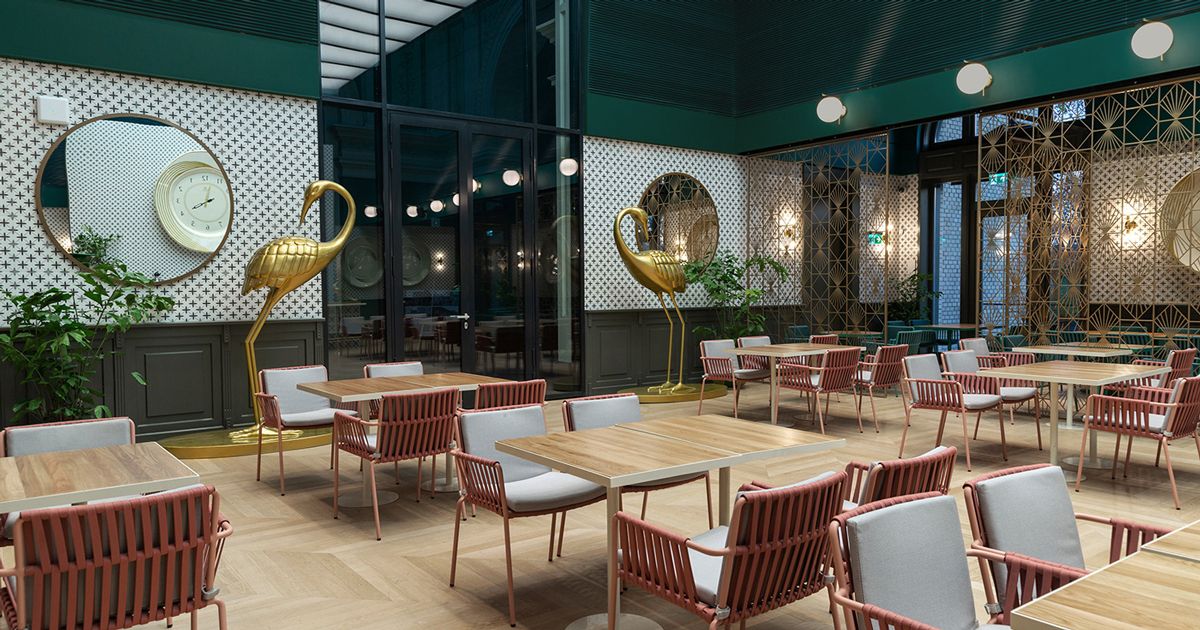 House of Millennium: Nhà hàng kiêm quán cà phê trang hoàng gốm sứ Art Nouveau