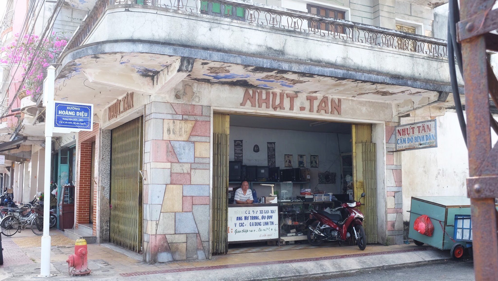 \viết một tay\ Tản mạn về đá mài - đá rửa: một vật liệu giản dị phổ biến trước 1975