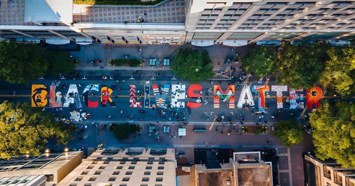 Phong trào vẽ tranh tường Black Lives Matter vươn mình mạnh mẽ trên khắp nước Mỹ