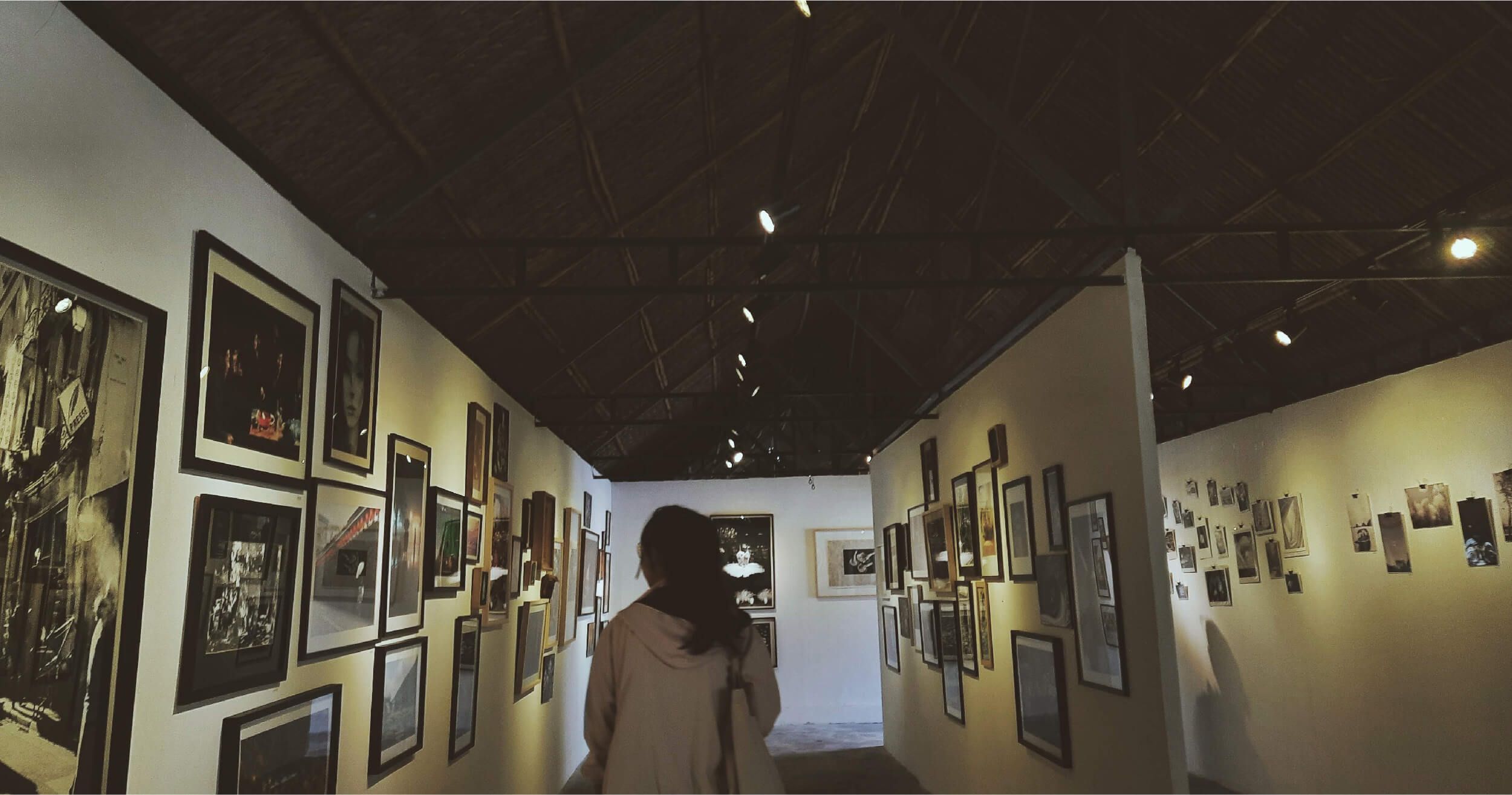 /ai đi/ Noirfoto Darkroom-Studio-Gallery: góc nắng và khoảng đêm
