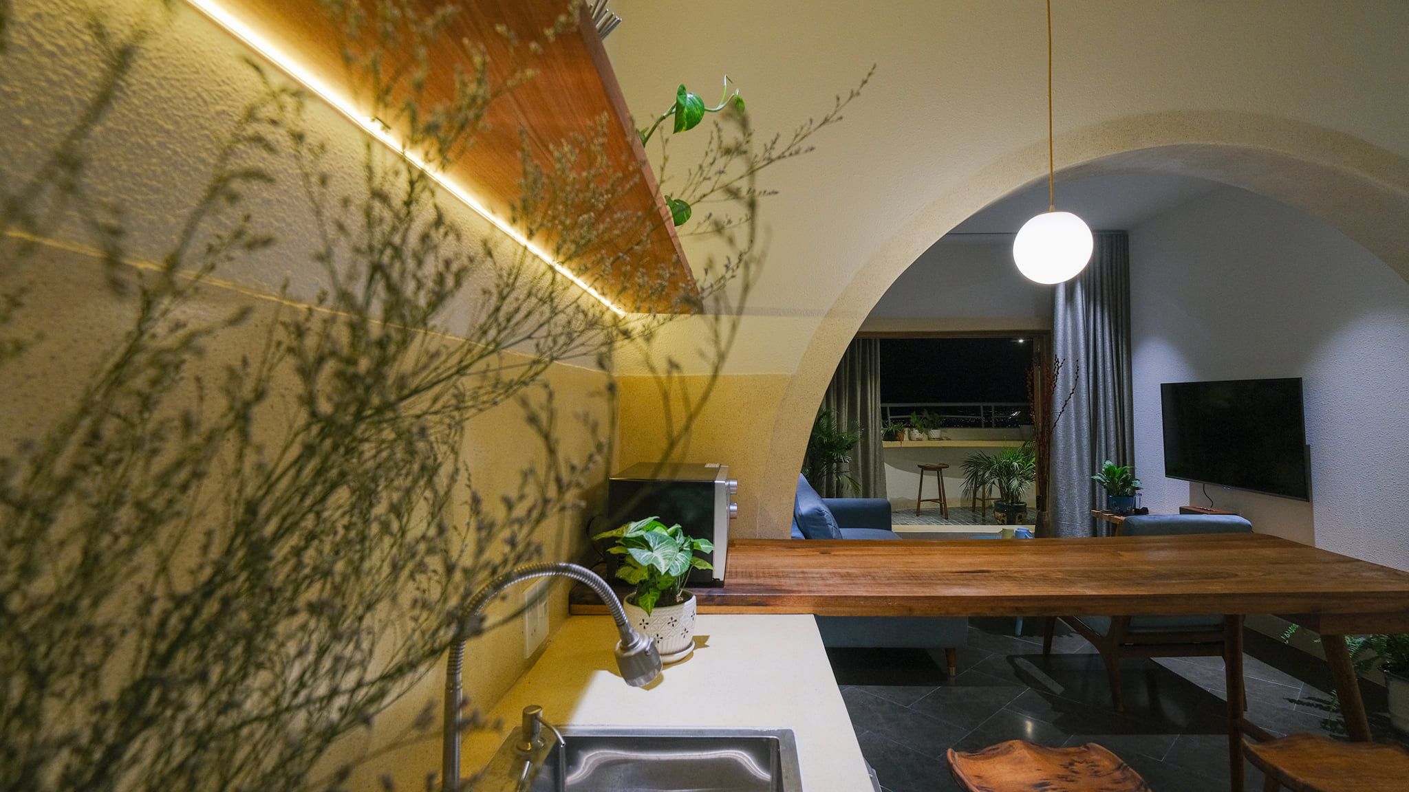 Căn hộ tầng 39 tại Nha Trang đẹp lãng mạn như một buổi hoàng hôn của studio Chơn.a