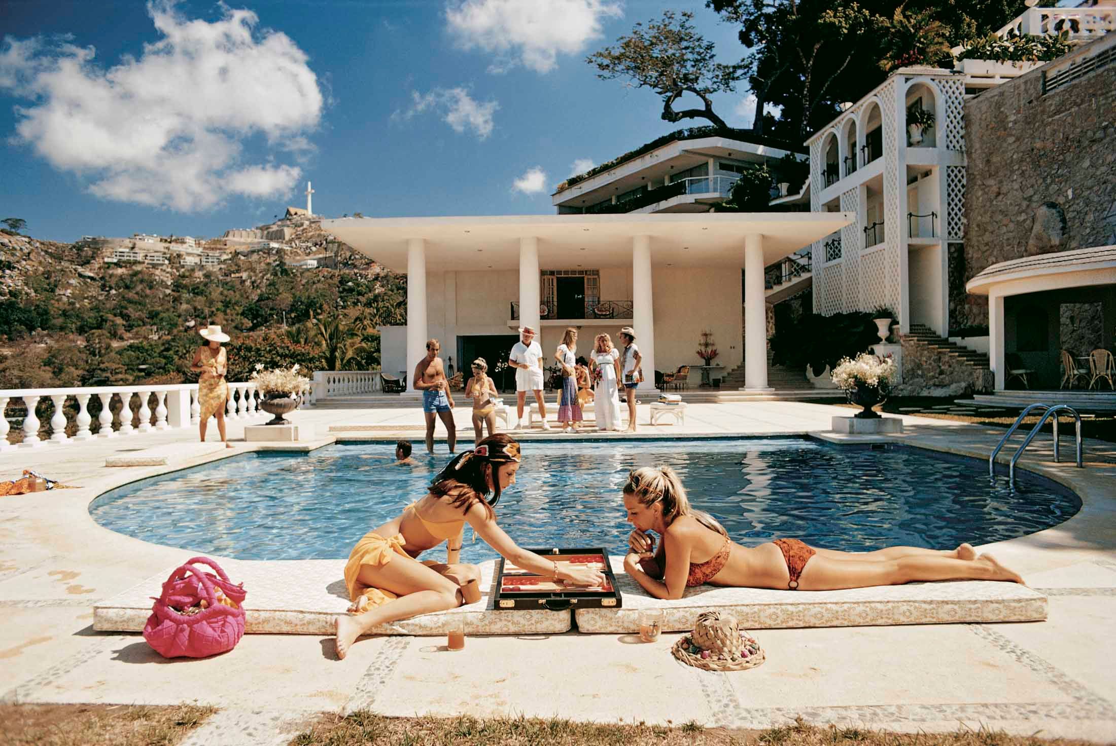 Thời kỳ vàng son nửa sau TK 20 qua những bể bơi lộng lẫy dưới ống kính của Slim Aarons