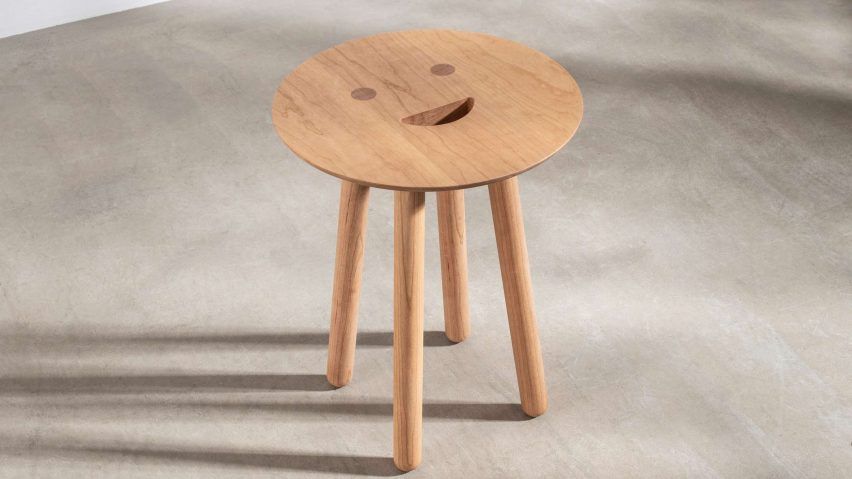 Smile Stool - Chiếc ghế đẩu 'Nụ cười' mang lại niềm vui cho mùa dịch