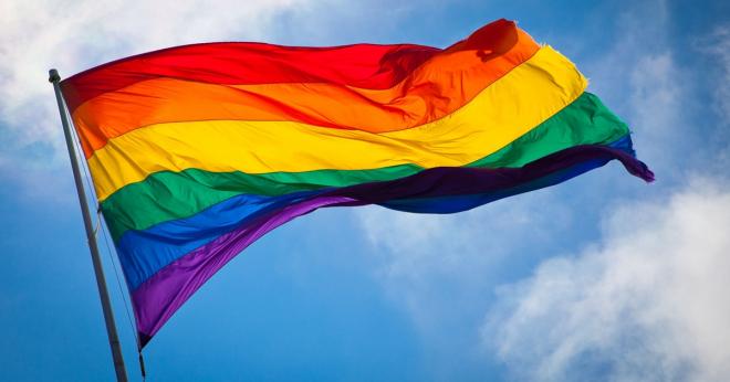 Nguồn gốc lá cờ cầu vồng: Lá cờ cầu vồng là một biểu tượng phổ quát của cộng đồng LGBT. Nó có nguồn gốc từ một biểu tượng nhiệm màu về sự đa dạng và sự kết nối, và trở thành biểu tượng của một tương lai đầy hy vọng và sự bình đẳng. Hãy tìm hiểu và thưởng thức văn hóa đặc trưng của nhiều quốc gia trên thế giới và khám phá nguồn gốc, tầm quan trọng và giá trị của lá cờ cầu vồng.