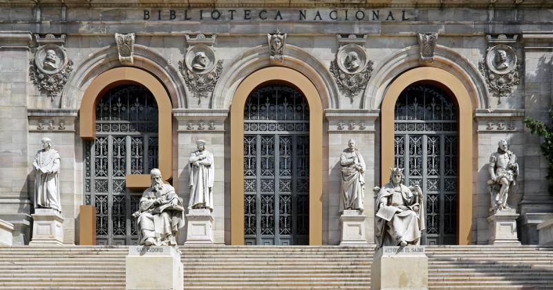 Thư viện quốc gia Tây Ban Nha và những bức tượng đá tuyệt tác