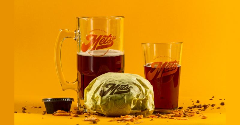 Làm mới lại bộ nhận diện của cửa hàng burger Mets 04