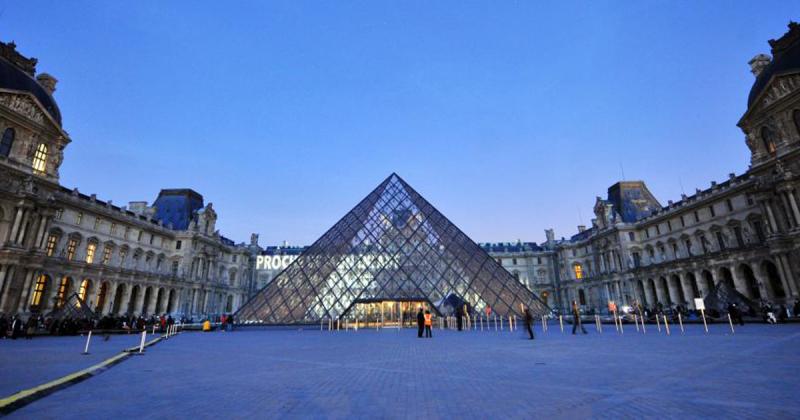 10 đại công trình của kiến trúc sư quá cố thiết kế nên Kim tự tháp Louvre tại Paris