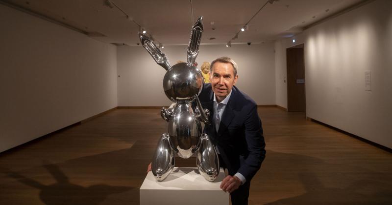Bức tượng ‘Rabbit’ không mặt của điêu khắc gia Jeff Koons bán được 91 triệu USD