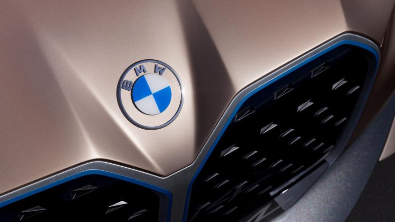 BMW hé lộ logo phẳng trong chiến dịch tái thiết thương hiệu đầu tiên sau hai thập kỷ