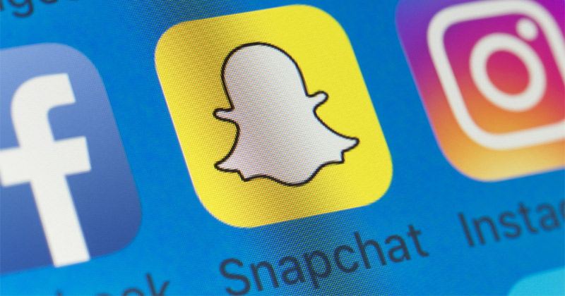 Snapchat bắt đầu thử nghiệm điều hướng vuốt dọc theo kiểu TikTok