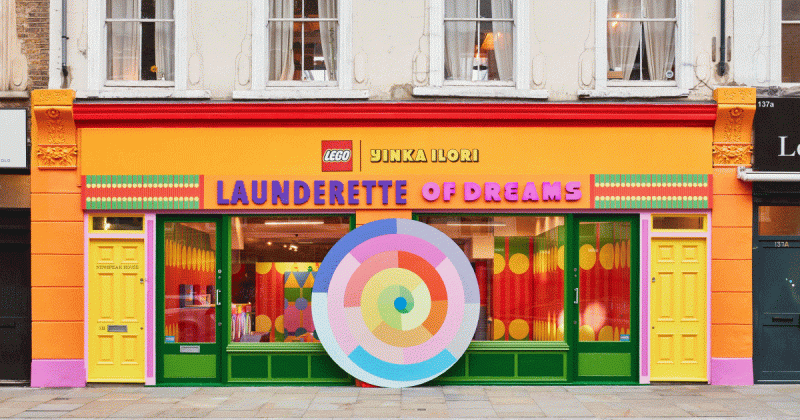 Yinka Ilori - Tạo ra tiệm giặt ủi trong mơ từ 200.000 miếng Lego