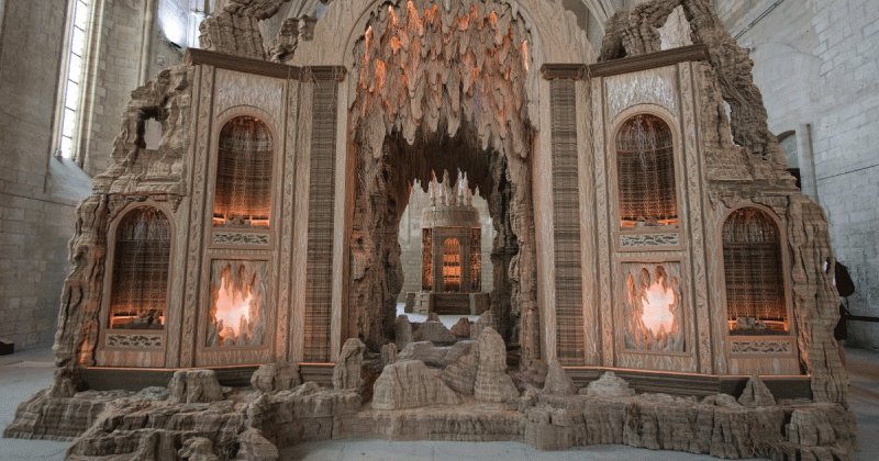 Tàn tích kiến ​​trúc đầy mê hoặc phong cách Gothic được tái hiện trong cung điện Palais des Papes
